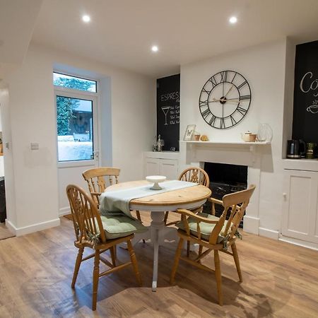 Stylish And Modern Town Centre End-Of Terrace Home Newton Abbot Esterno foto