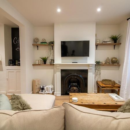 Stylish And Modern Town Centre End-Of Terrace Home Newton Abbot Esterno foto