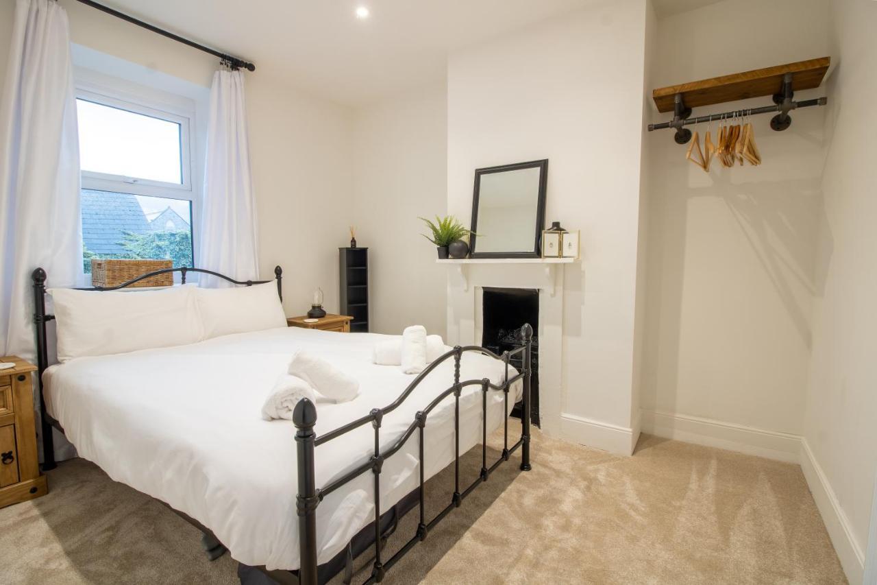 Stylish And Modern Town Centre End-Of Terrace Home Newton Abbot Esterno foto