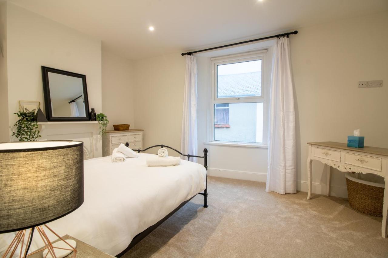 Stylish And Modern Town Centre End-Of Terrace Home Newton Abbot Esterno foto
