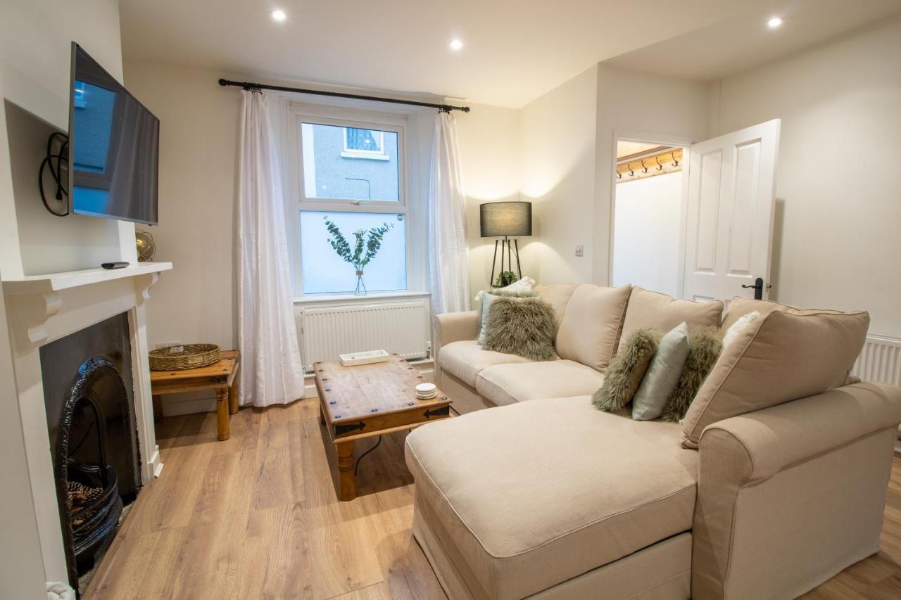 Stylish And Modern Town Centre End-Of Terrace Home Newton Abbot Esterno foto