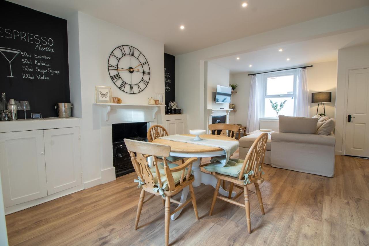 Stylish And Modern Town Centre End-Of Terrace Home Newton Abbot Esterno foto