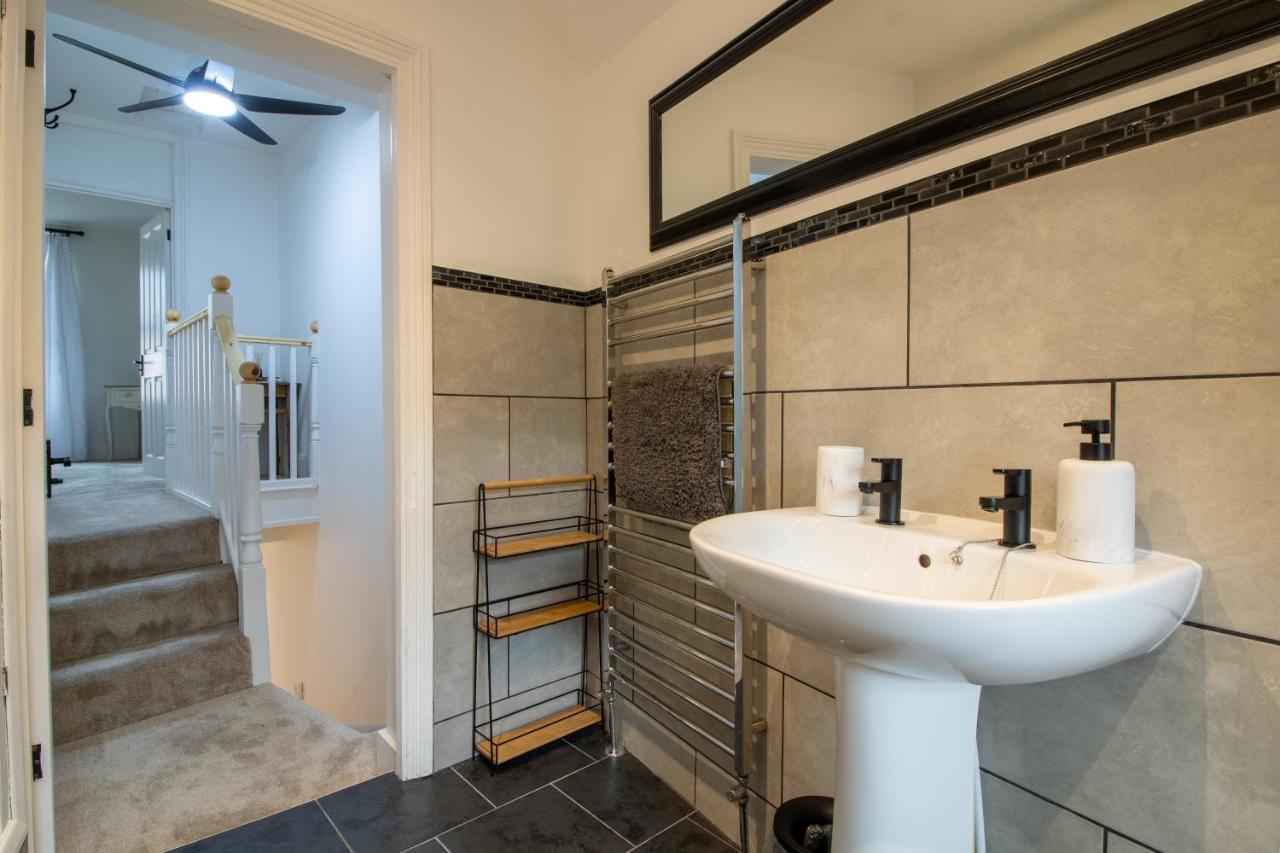 Stylish And Modern Town Centre End-Of Terrace Home Newton Abbot Esterno foto