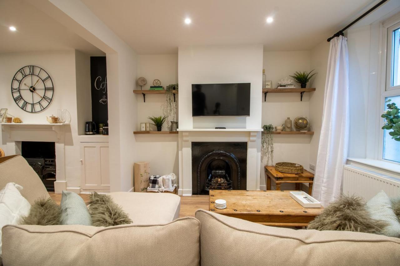 Stylish And Modern Town Centre End-Of Terrace Home Newton Abbot Esterno foto