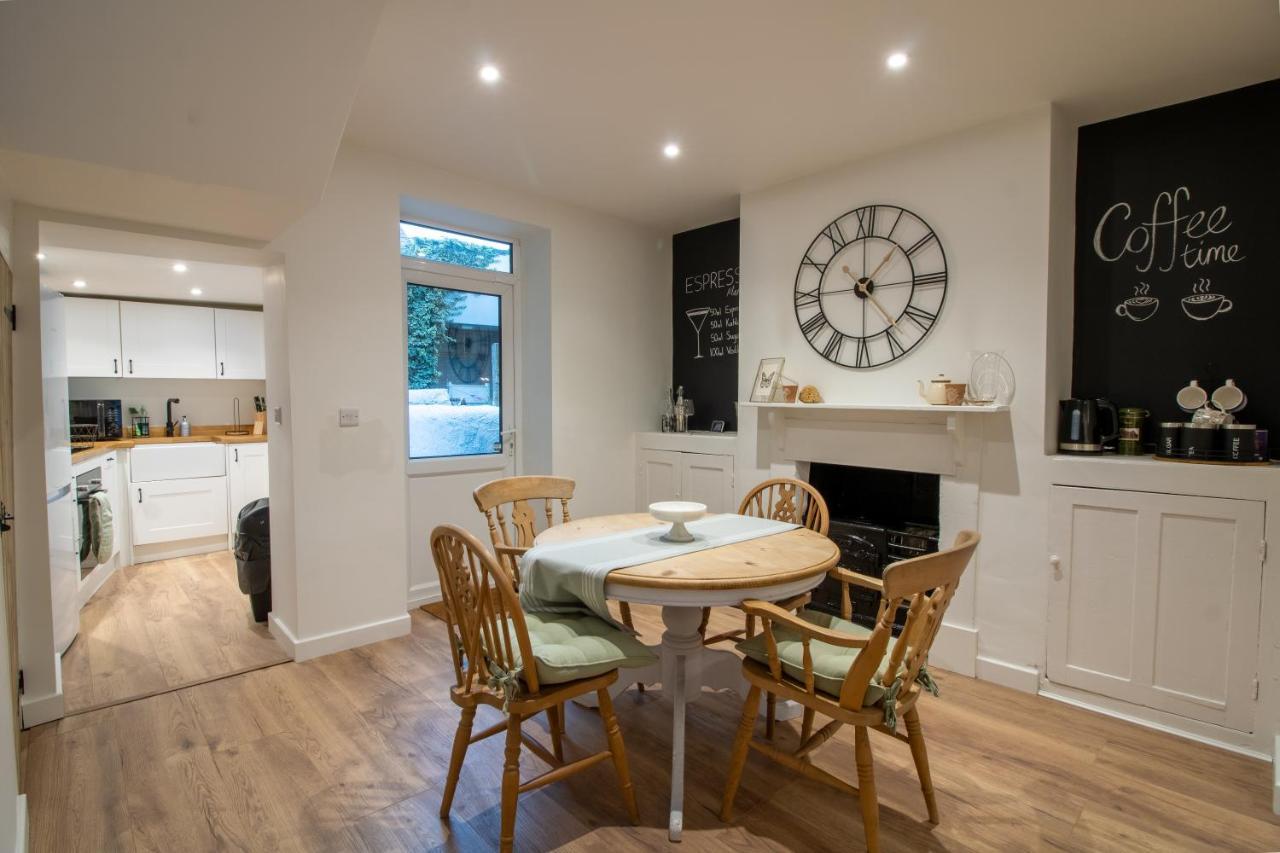 Stylish And Modern Town Centre End-Of Terrace Home Newton Abbot Esterno foto